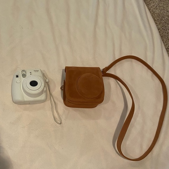 Polaroid Other - White Polaroid camera with camera bag